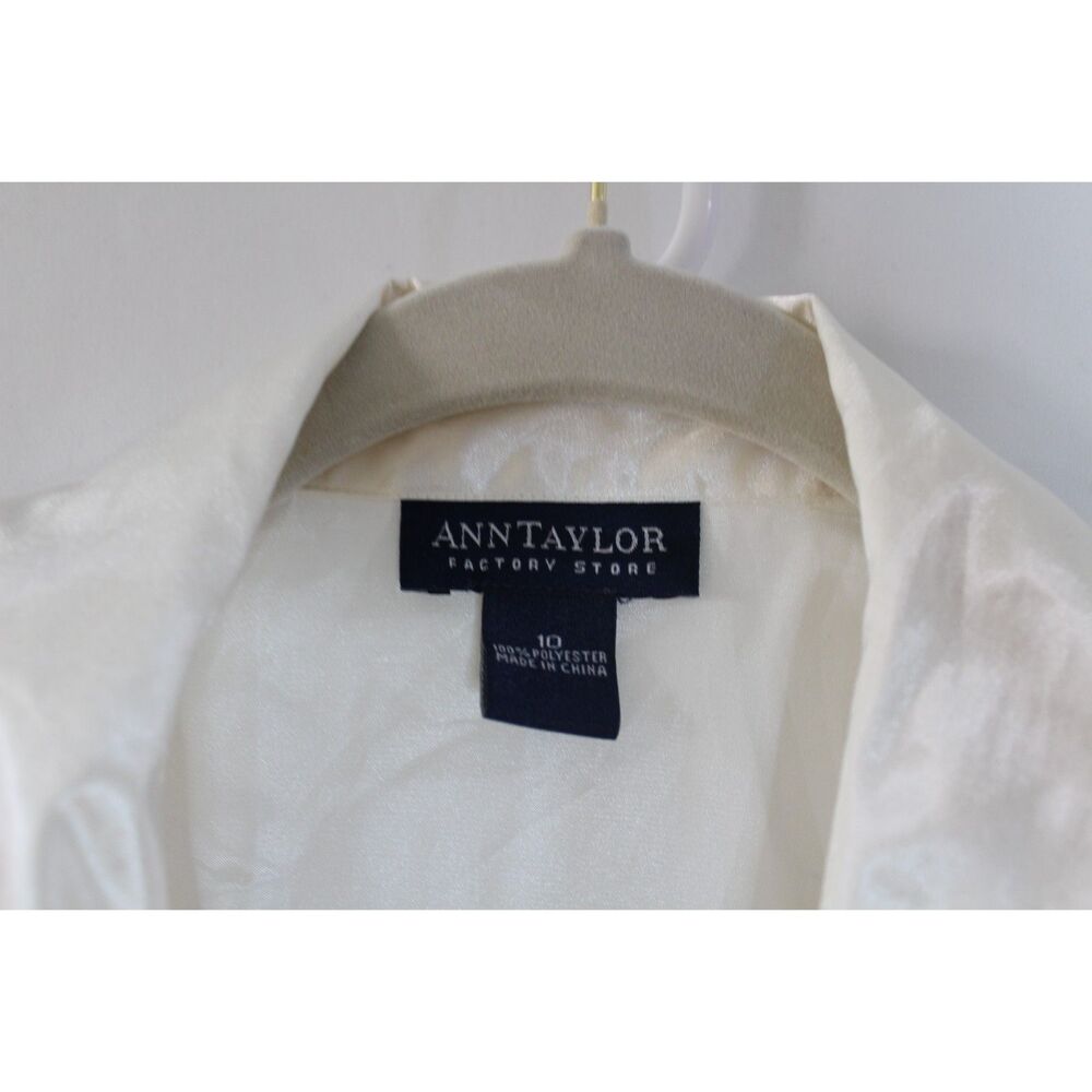 Ann Taylor Cream Short Sleeve peplum blouse 10‎ - Picture 5 of 5
